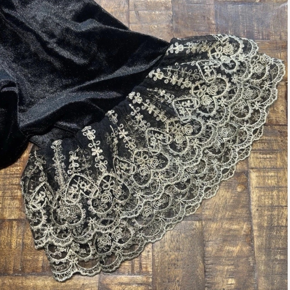 NWT | Tuckernuck Pomander Place Black Velvet Lillith Dress Midi - Picture 8 of 13